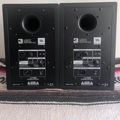 Pair of JBL LSR305 2-way active studio monitor speakers 5inch, 3 series, 2010’s, black with extras image 16