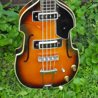 Aria Diamond Violin scroll bass 60's Sunburst image 2