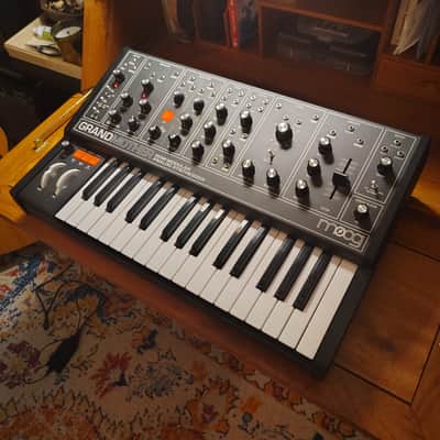 Moog Grandmother Dark 32-Key Semi-Modular Analog Synthesizer 2020 - Present - Black / Black Panel