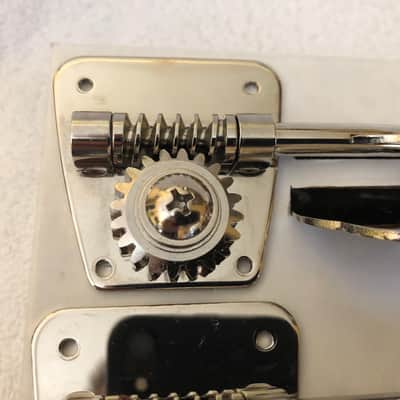 Fender Made In Japan '70s Vintage Style Bass Tuners, Nickel Plated, P/N 0264985000 image 2