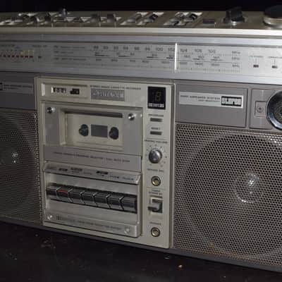 Hitachi TRK-8190HC Boombox Stereo Radio Cassette Recorder image 3