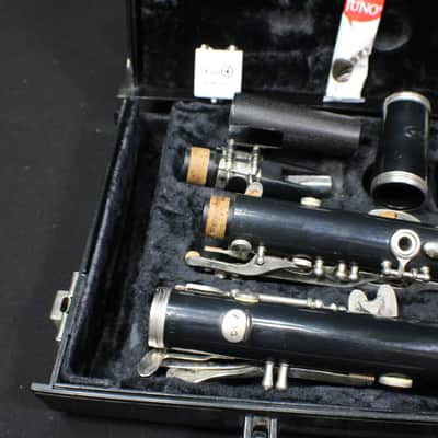 A Vito Reso-Tone Bb Clarinet in it's Original Case with Extras   # 33 C image 5