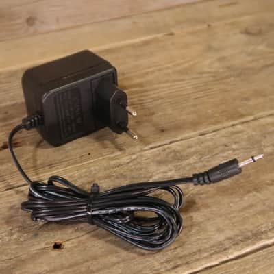 Electro-Harmonix 9 Volt DC Power Supply with 2.1mm Jack (Tip Positive) image 2
