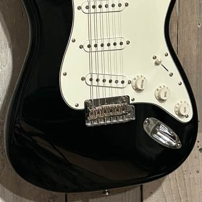 Excellent 2021 Fender Player Stratocaster with Maple Fretboard - Black, Ships Ultra Fast with Gig Bag and Pro Set Up! image 3