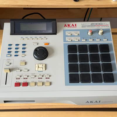 Akai MPC2000XL MIDI Production Center 2000 - 2005 - Grey