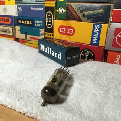 1x Vintage 1960s Mullard Gt Britain Special Edition GreenTip InstrumentGrade ECC81 12AT7 NOS ~ Grail Holographic Rich Beer Pub Classic Tone image 2