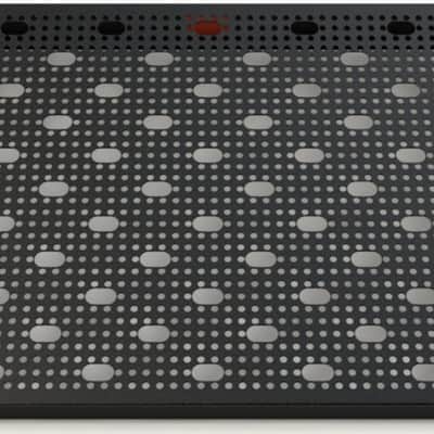 Temple Audio TRIO 28 Pedalboard, 28" x 16.5", Temple Red image 3