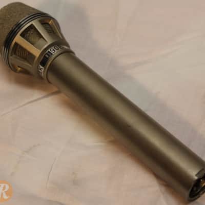 AKG C900