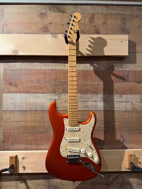 Fender American Deluxe Stratocaster V-Neck with Maple Fretboard 2004 - Candy Tangerine image 1