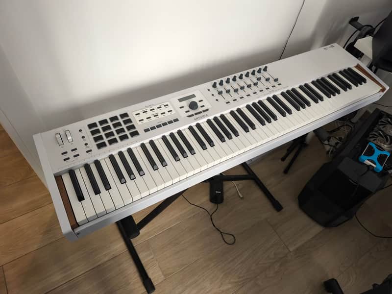 Arturia KeyLab 88 MkII MIDI Controller 2019 - Present - White image 1