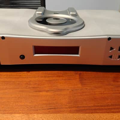 Rega Planet cd player with remote in very good condition image 1