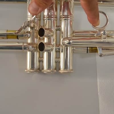 Trompeta Bach Stradivarius 72 estrella Corporation plateada como nueva image 11