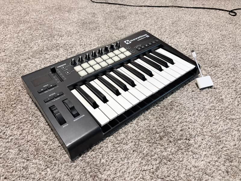 Novation Launchkey 25 MKII MIDI Keyboard Controller 2015 - 2020 - Black with USB-C adapter image 1