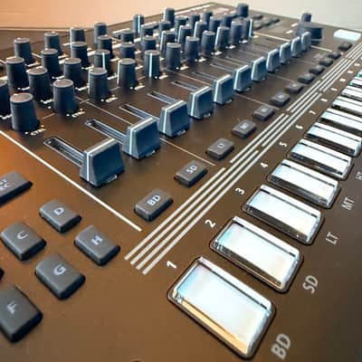 Roland TR-8S, Mint Like New Condition. CB-BTRMX Instrument Bag, Decksaver, & MyVolts Step Up USB tip Included! image 5