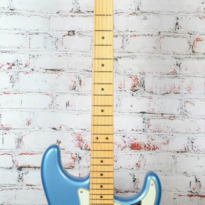 Fender - American Professional Classic Stratocaster - Electric Guitar - HSS - Maple Fingerboard - Faded Lake Placid Blue - w/ Deluxe Gigbag image 3