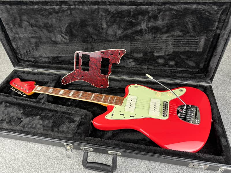 Fender Limited Edition 60th Anniversary Classic Jazzmaster in Fiesta Red with Hard Case