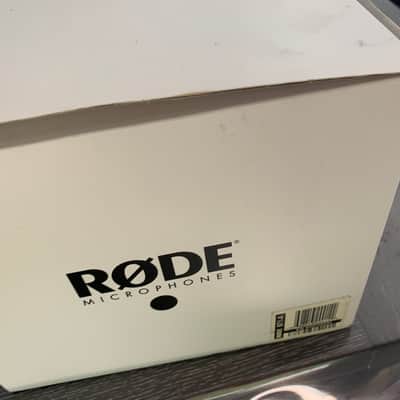 RODE NT1-A Large Diaphragm Cardioid Condenser Microphone 2002 - Present - Silver image 2