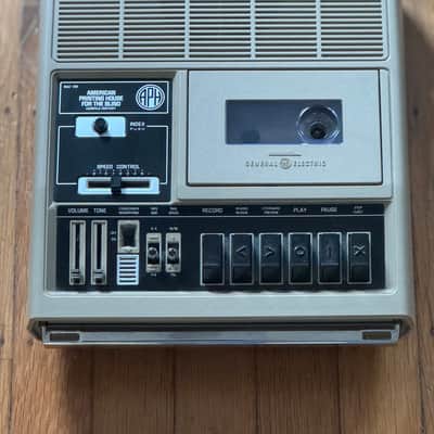 Akai CS-F33R vintage stereo cassette deck player with Wood case