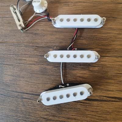 3x Stratocaster Strat Single Coil Pickups Prewired with Pots + Switch image 2