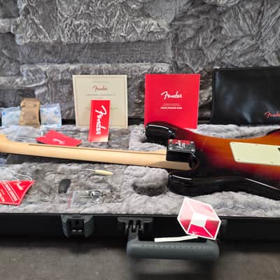 Fender American Professional Stratocaster 2018 BRAND NEW Time Capsule CASE QUEEN Ultra Luxe 2-Tone Sunburst USA Strat 60s vintage 4-bolt neck Investor Guitar image 13