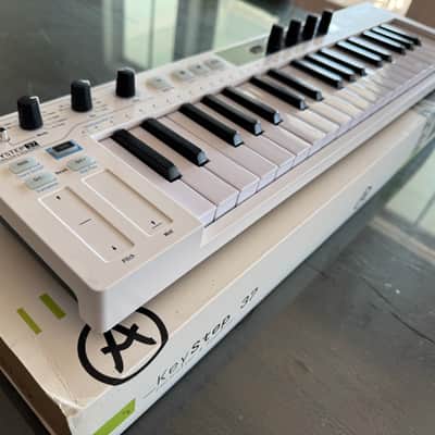 **LIKE NEW-IN BOX-ONE OWNER-Arturia KeyStep 37 MIDI Controller 2021 - 2025 - White image 4