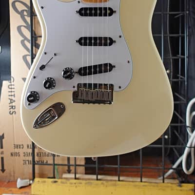 Fender American Standard Stratocaster Lefty 1995 - Arctic White image 2