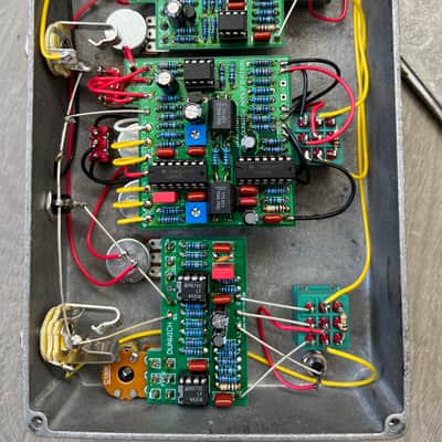 Dunwich Amplification Custom univibe/tremolo/boost 2010’s Acid image 4