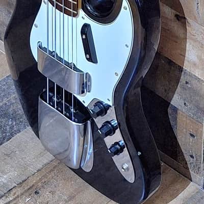 2000 Fender Standard Jazz Bass with Hardshell Case image 5