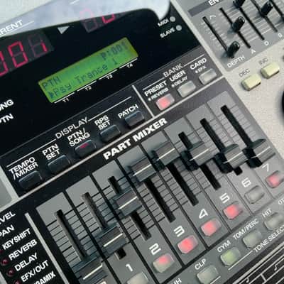 Vintage c.1998 Roland MC-505 Groovebox Drum Machine 64 Voice Synthesizer Sequencer MIDI Workstation NEW LCD *SERVICED image 6