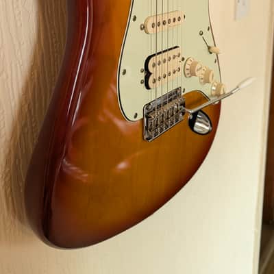 Fender Deluxe Stratocaster HSS Maple Fretboard 2019 Tobacco Sunburst image 4