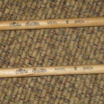 one pair of new old stock near A+ Mike Balter MB6B (6B) Hard Keyboard Mallets - 1" diameter Oval Gray Rubber HEADS and Natural Birch HANDLES (for Xylophone, Bells) mid to late 1990s (+ packaging) Unwound Series image 2