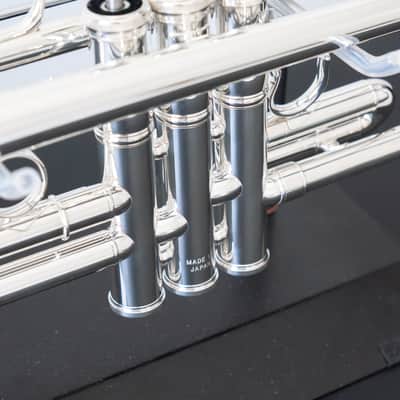 Yamaha YTR-8335IIGS Xeno Bb Trumpet with Gold Brass Bell (SN 5503xx) image 8