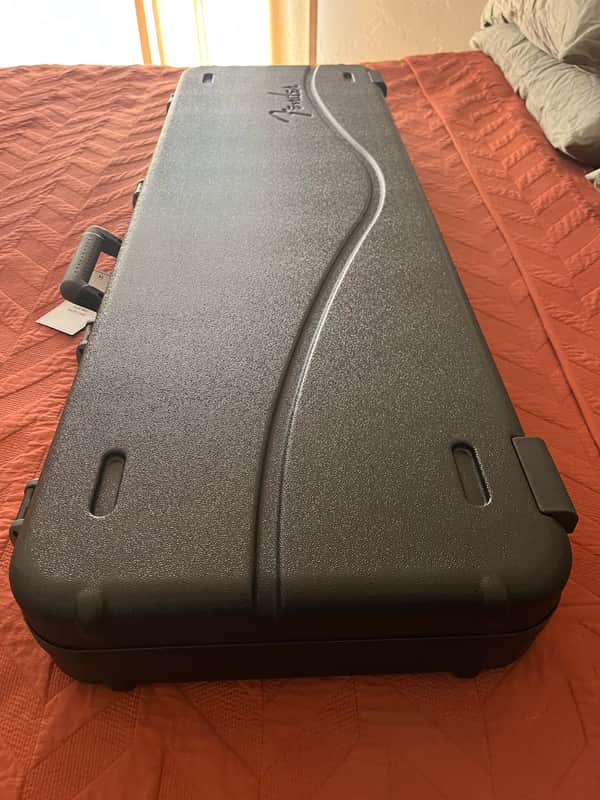 Fender Deluxe Moulded Hardcase 2026 - Black image 1