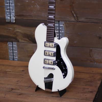 Supro Hampton 2016 - Antique White image 1