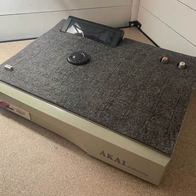 Akai MPC2000XL MIDI Production Center 2000 - 2005 Grey image 7