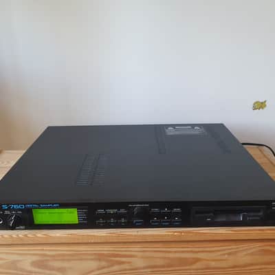 Roland S-760 Digital Sampler /w extras image 10