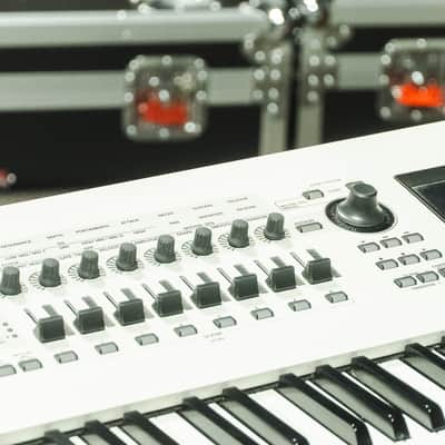 Yamaha Montage 8 White 88-Key Synthesizer Workstation w/ Aftertouch image 3