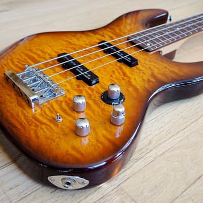 Fender Deluxe Series Jazz Bass 24 Fret Quilt Top w/ Active EQ, Duncan Pickups and Hardshell Case image 8