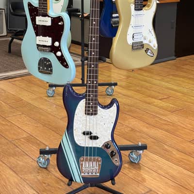 Fender Vintera II '70s Competition Mustang Bass with Rosewood Fretboard 2023 - Present - Competition Burgundy image 3
