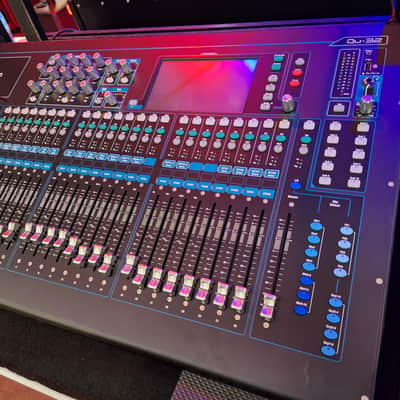 Allen & Heath QU-32C Chrome Edition 32-Channel Digital Mixer 2010s - Black With Road Case Store Display Unit image 3