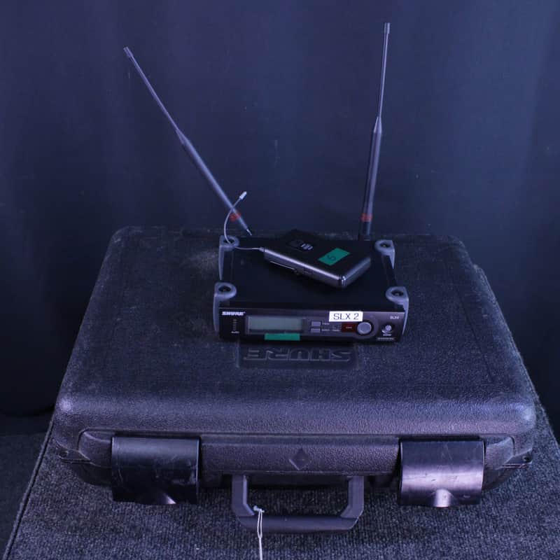 Shure SLX4 Receiver w/ Carrying Case image 1