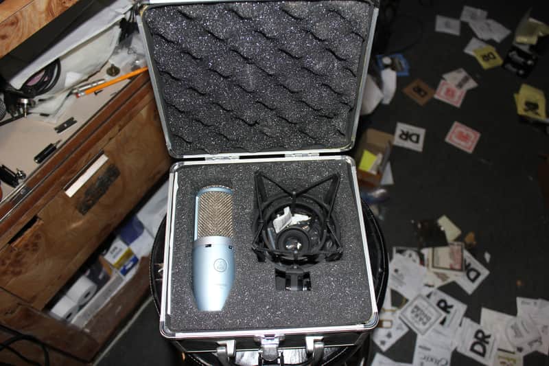 AKG Perception 220 Studio Condenser Mic with Mount and Case image 1