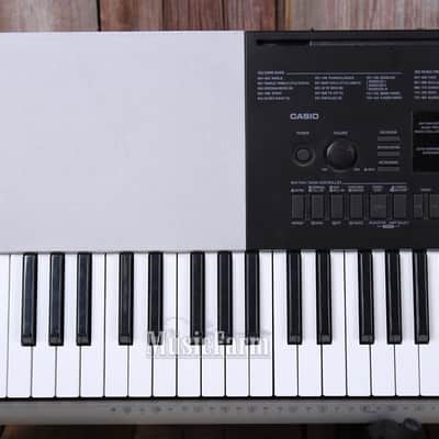 Casio WK-220 Electric Keyboard 76 Key Touch Sensitive with Digital