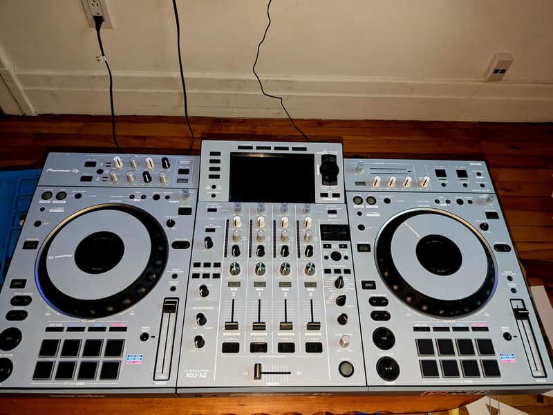 Pioneer XDJ-XZ 4-Channel Rekordbox / Serato All-In-One DJ System 2020 - Present - Black image 1