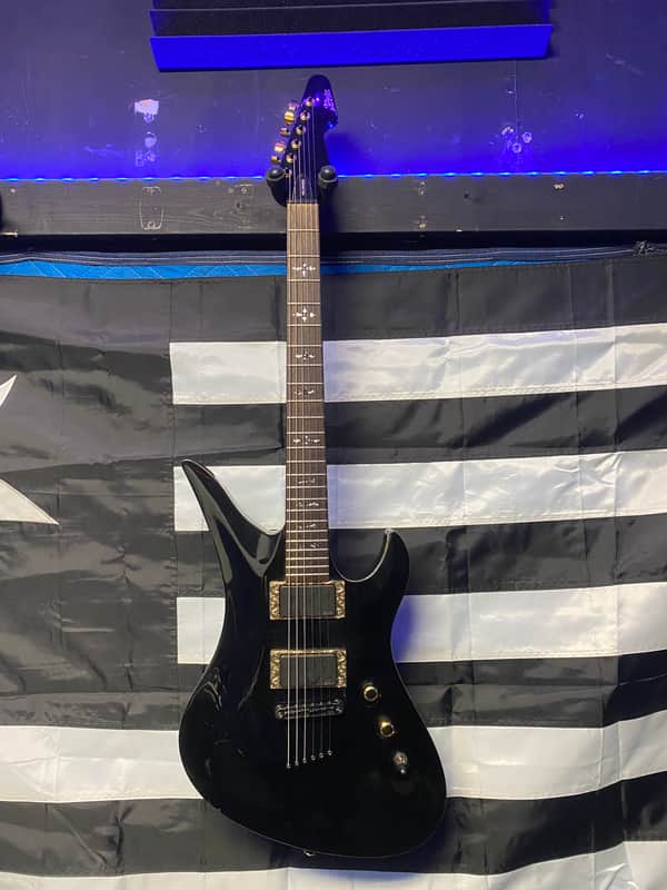 Schecter Hellraiser Avenger