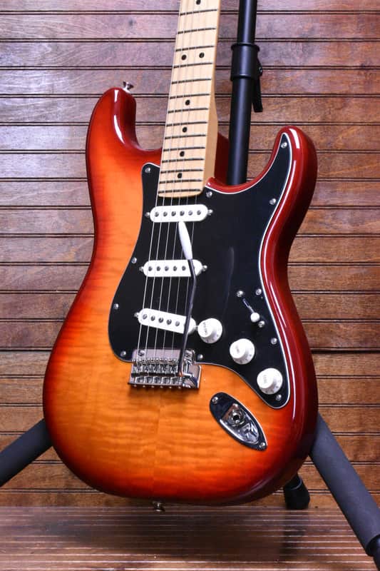 Fender Player Stratocaster Plus Top Aged Cherry Burst