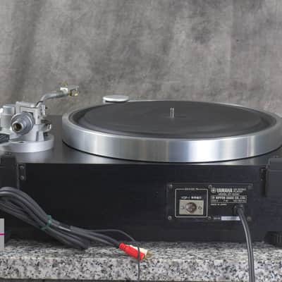 YAMAHA GT-2000 Direct Drive Turntable in Very Good Condition image 14