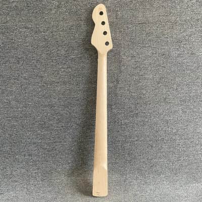 Green 4 String Bass Maple Neck, 20 Frets Rosewood Fingerboard image 8