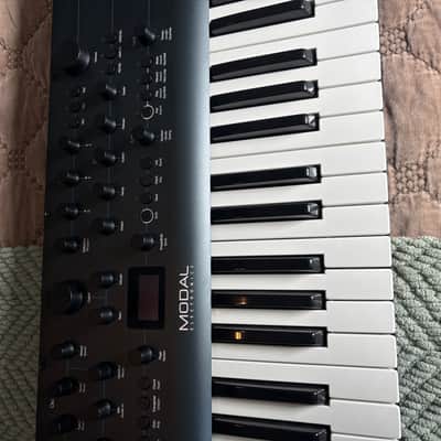Modal Electronics Argon8X 8 Voice 61-Key Wavetable Synthesizer 2020 - Grey image 5