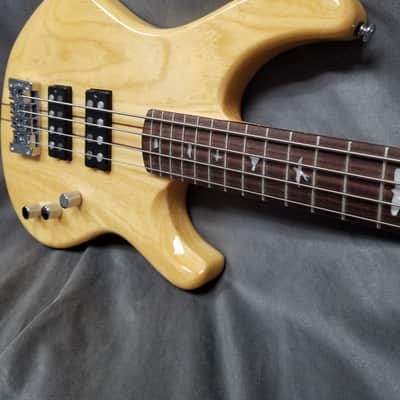 PRS SE Kingfisher Bass Natural image 2